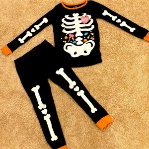 Carter’s Brand, Size 6, two-piece cotton Halloween skeleton pajama set